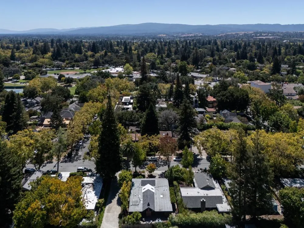 1131 Parkinson Avenue Palo Alto, CA 94301