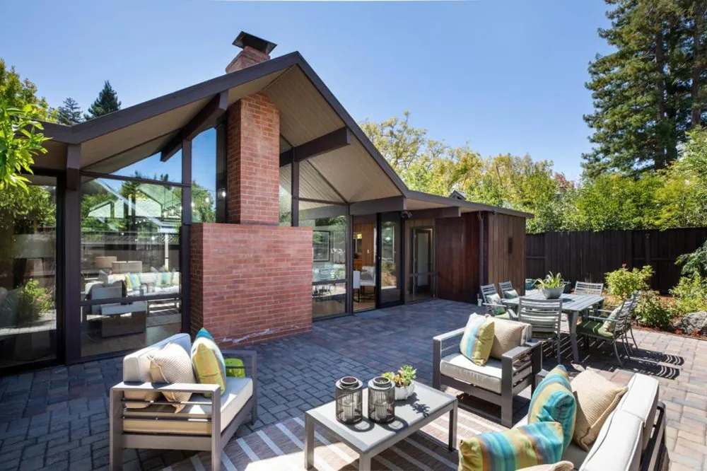 1131 Parkinson Avenue Palo Alto, CA 94301