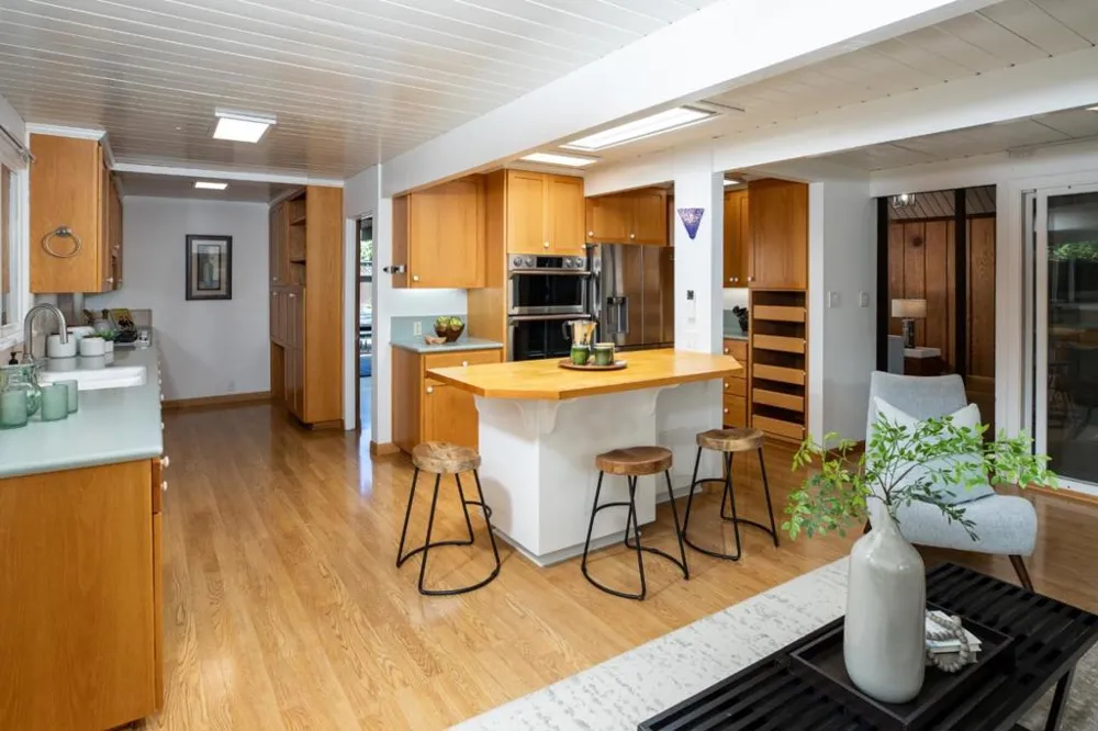 1131 Parkinson Avenue Palo Alto, CA 94301