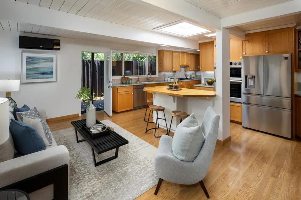 1131 Parkinson Avenue Palo Alto, CA 94301