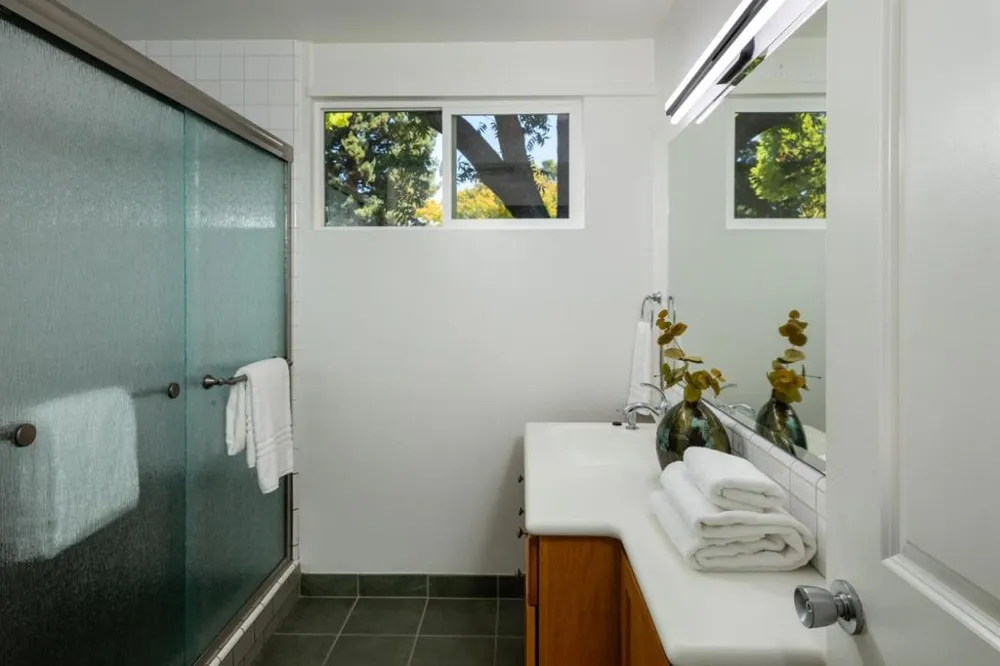 1131 Parkinson Avenue Palo Alto, CA 94301