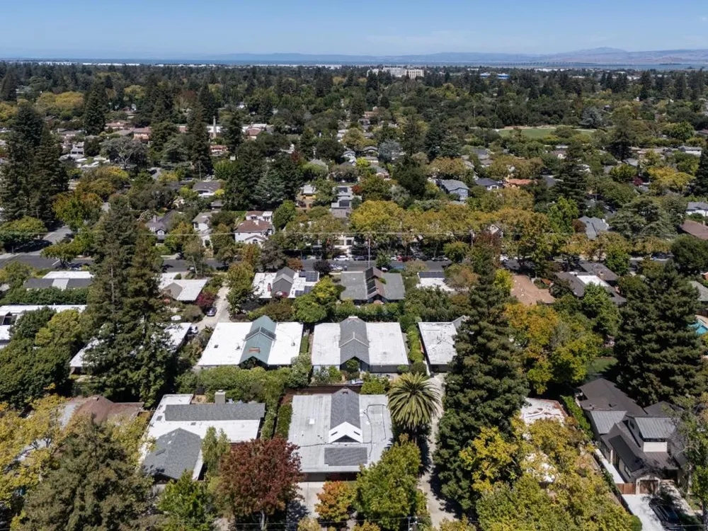 1131 Parkinson Avenue Palo Alto, CA 94301