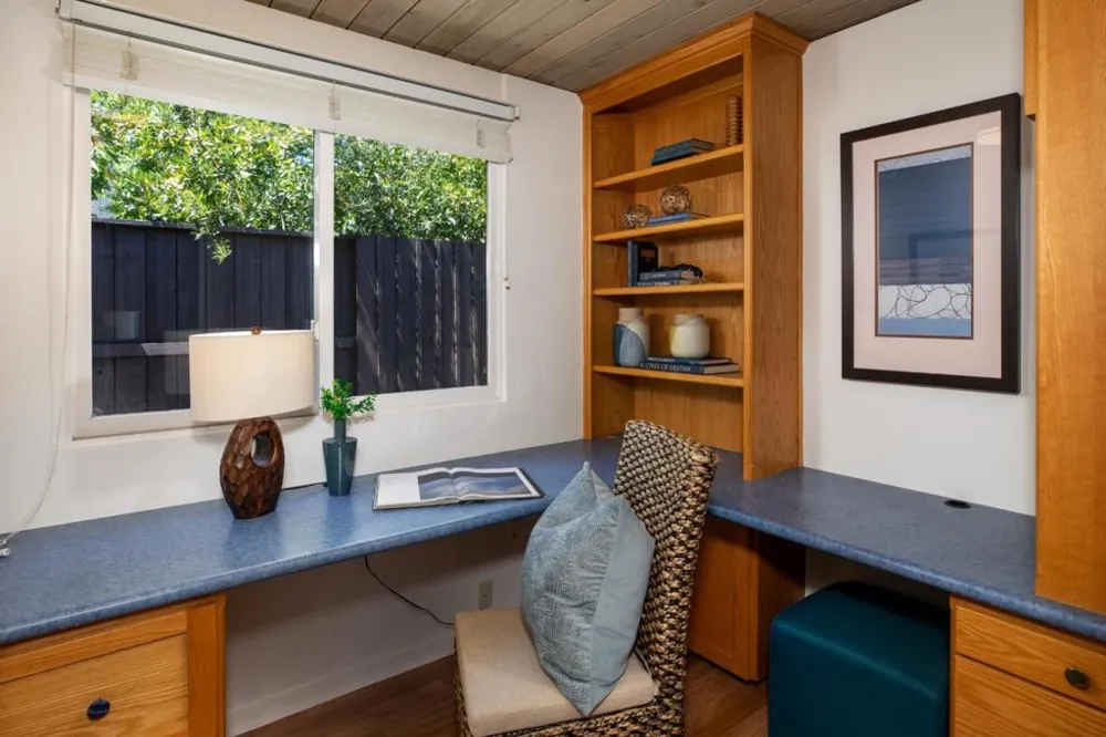 1131 Parkinson Avenue Palo Alto, CA 94301