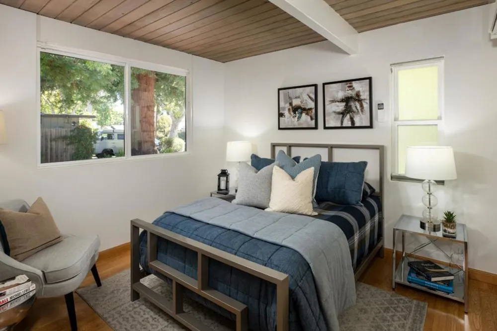 1131 Parkinson Avenue Palo Alto, CA 94301