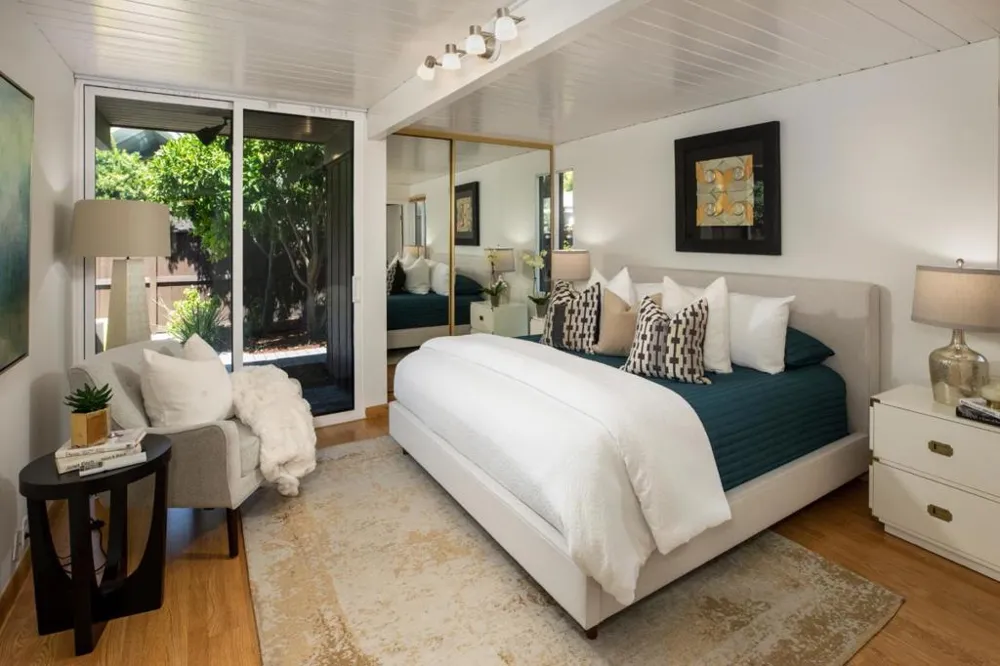 1131 Parkinson Avenue Palo Alto, CA 94301
