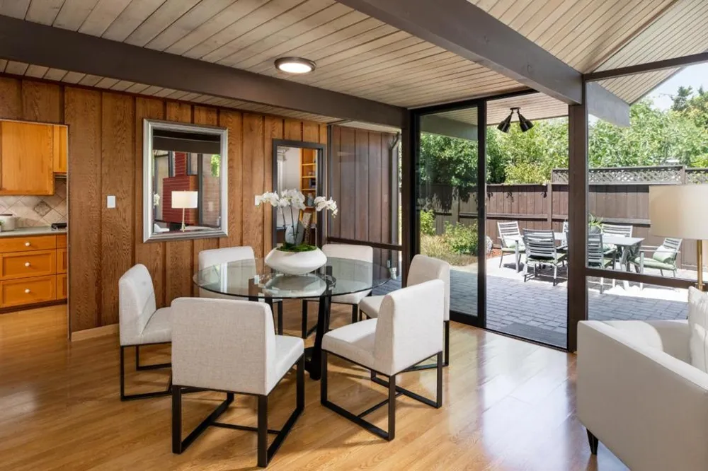 1131 Parkinson Avenue Palo Alto, CA 94301