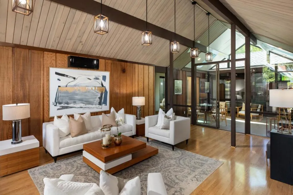 1131 Parkinson Avenue Palo Alto, CA 94301