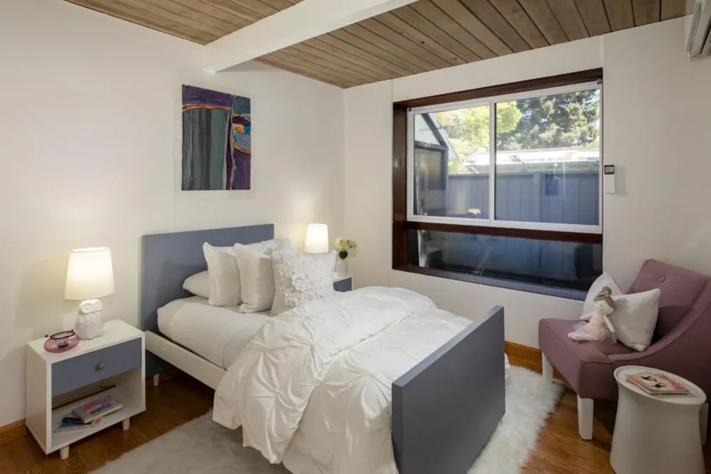 1131 Parkinson Avenue Palo Alto, CA 94301