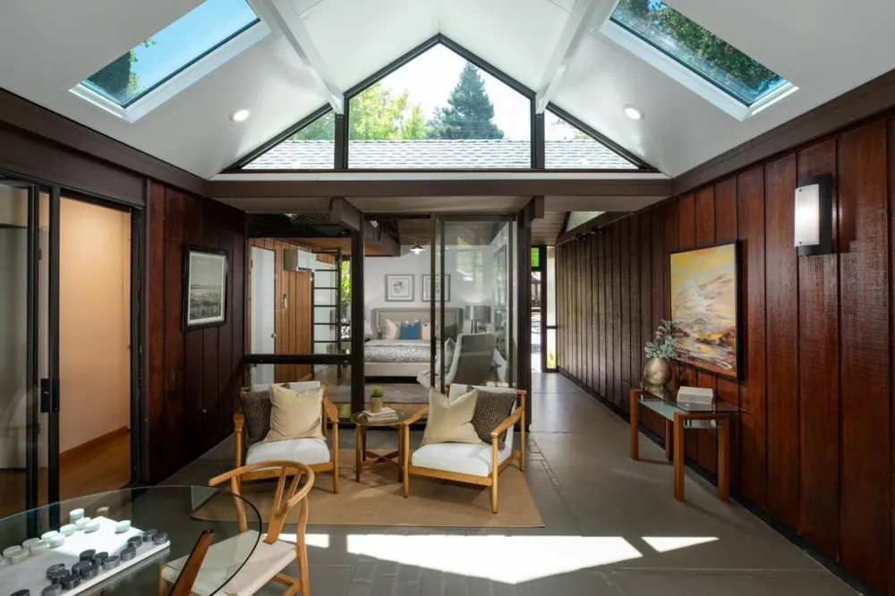 1131 Parkinson Avenue Palo Alto, CA 94301