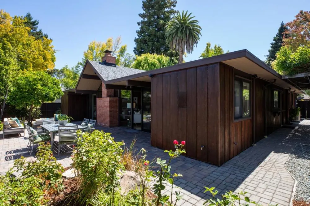 1131 Parkinson Avenue Palo Alto, CA 94301