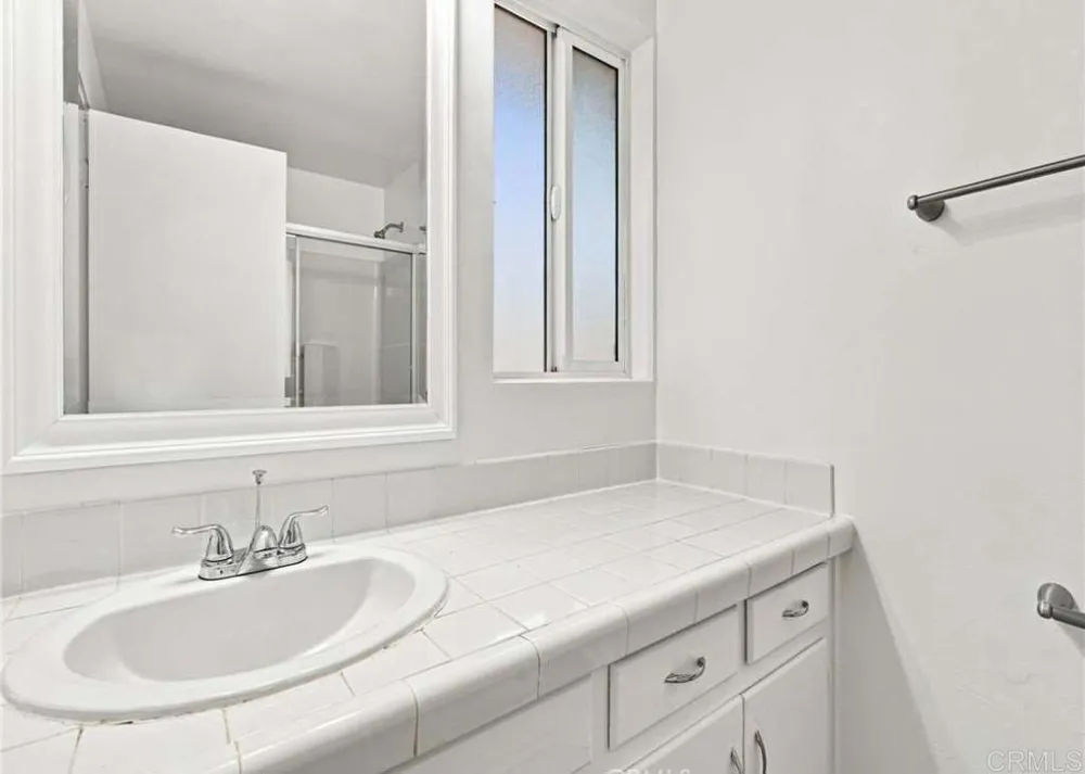 7735 Zelzah Ave Reseda, CA 91335