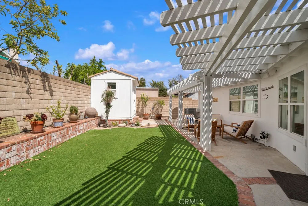 6305 Crebs Tarzana, CA 91335