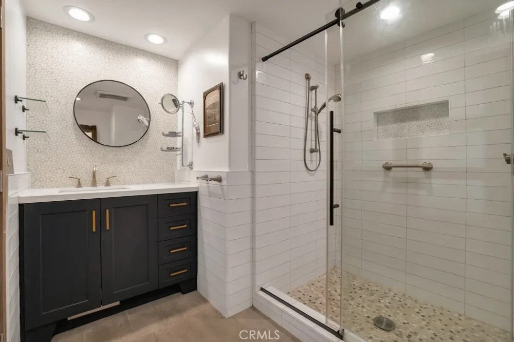6305 Crebs Tarzana, CA 91335