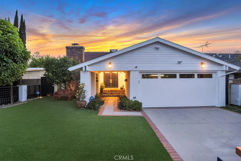 6305 Crebs Tarzana, CA 91335