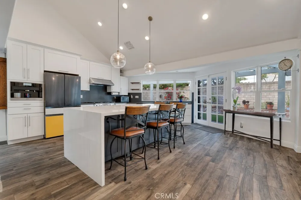 6305 Crebs Tarzana, CA 91335