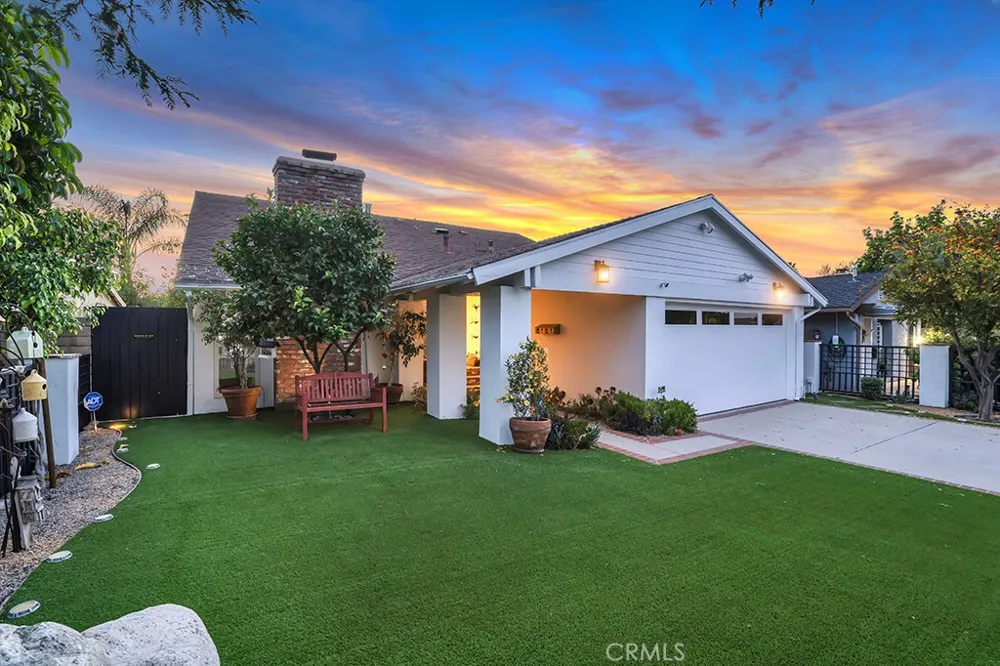 6305 Crebs Tarzana, CA 91335