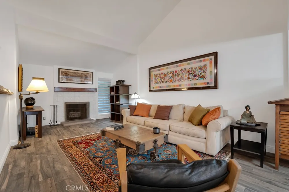 6305 Crebs Tarzana, CA 91335