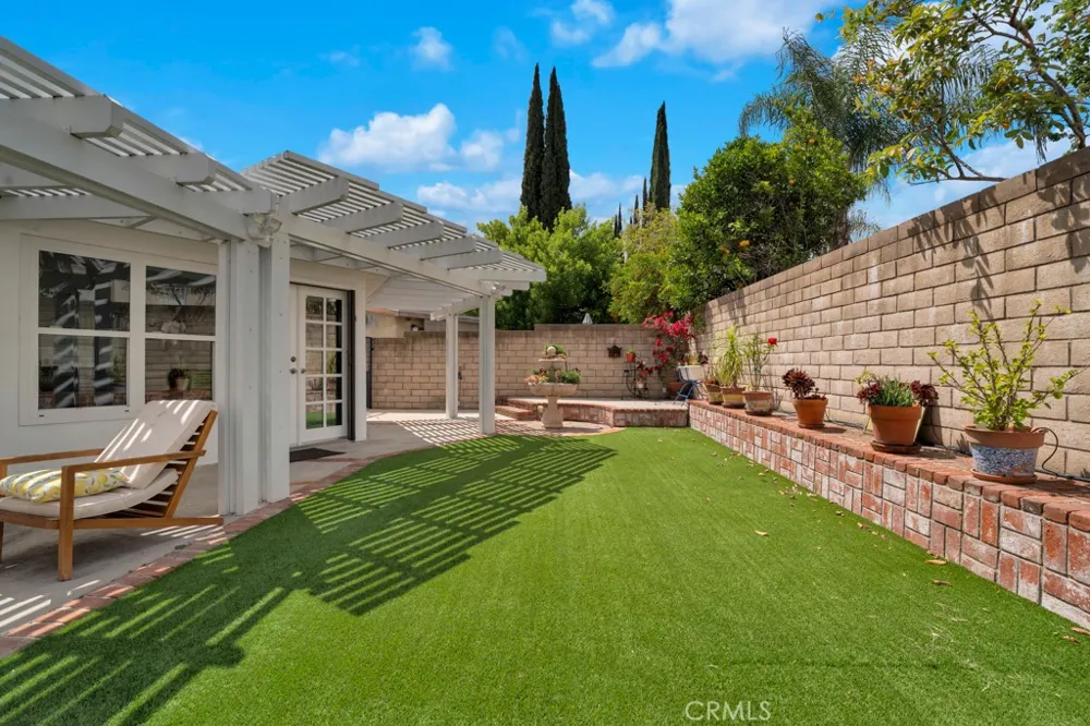 6305 Crebs Tarzana, CA 91335