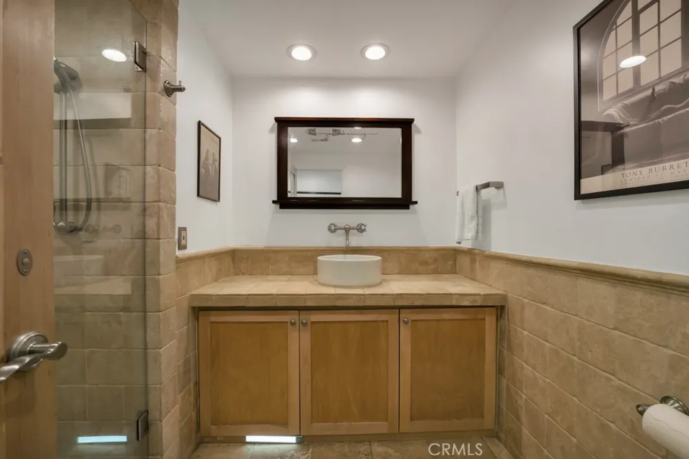 6305 Crebs Tarzana, CA 91335