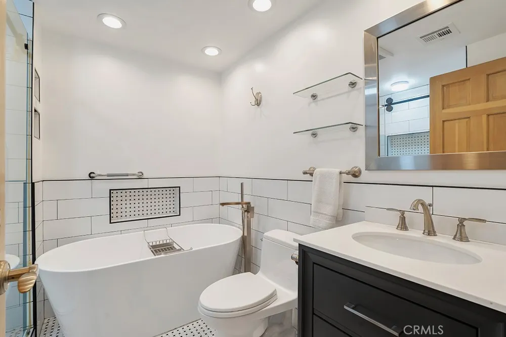 6305 Crebs Tarzana, CA 91335