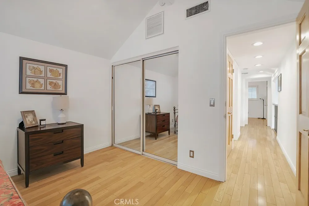 6305 Crebs Tarzana, CA 91335