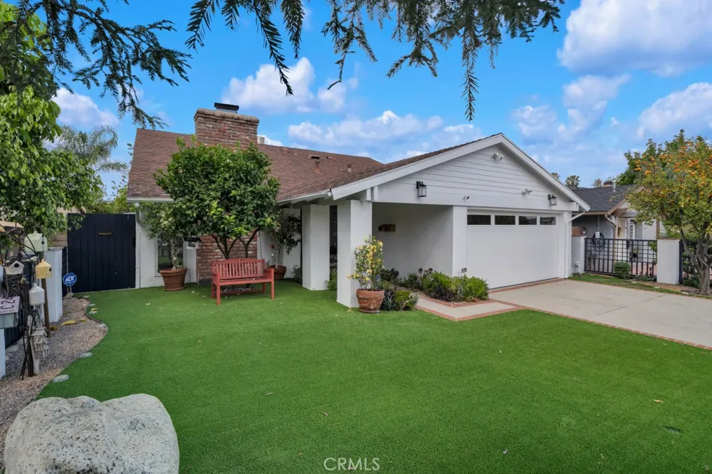 6305 Crebs Tarzana, CA 91335