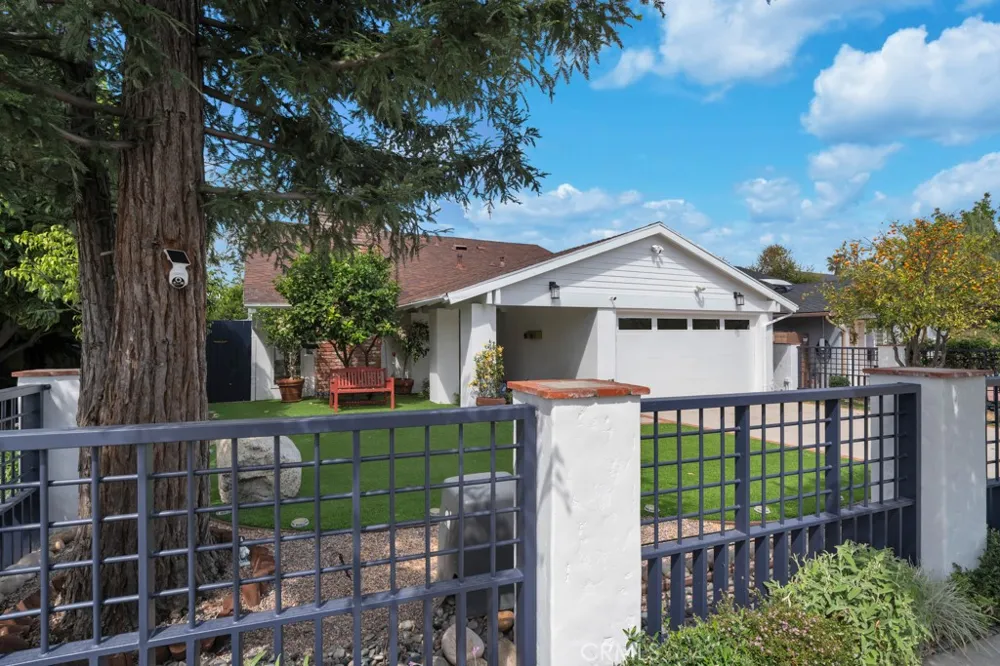 6305 Crebs Tarzana, CA 91335