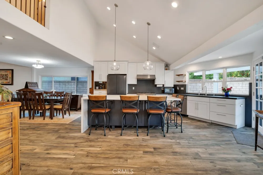 6305 Crebs Tarzana, CA 91335