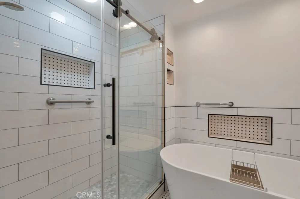 6305 Crebs Tarzana, CA 91335