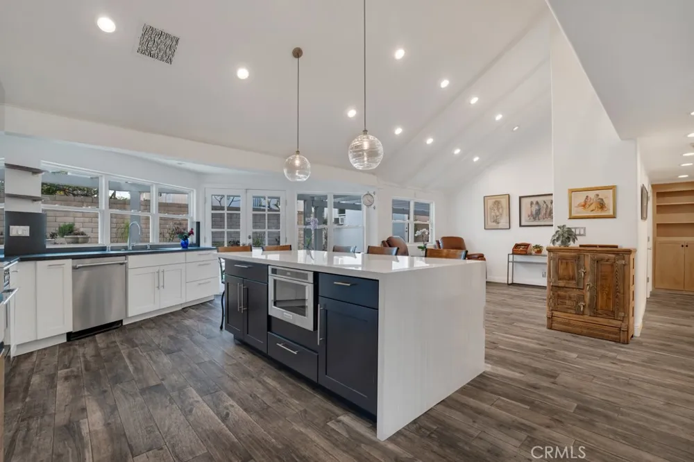 6305 Crebs Tarzana, CA 91335