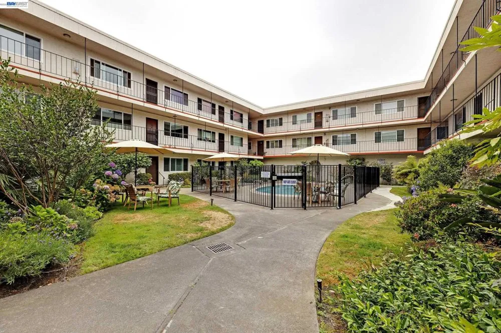 2133 Santa Clara Ave #328 Alameda, CA 94501