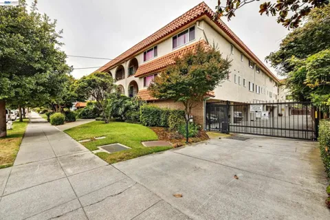 2133 Santa Clara Ave #328