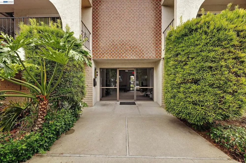 2133 Santa Clara Ave #328 Alameda, CA 94501