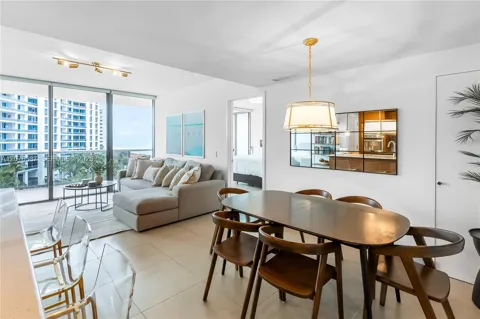 5875 Collins Ave #903