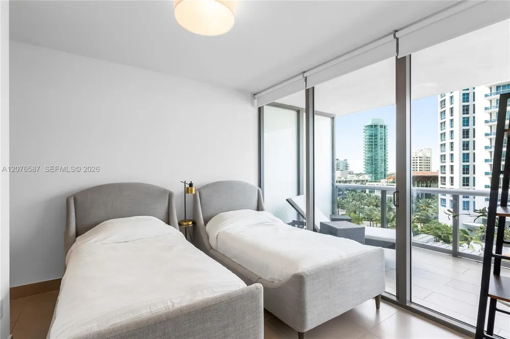 5875 Collins Ave #903 Miami Beach, FL 33140