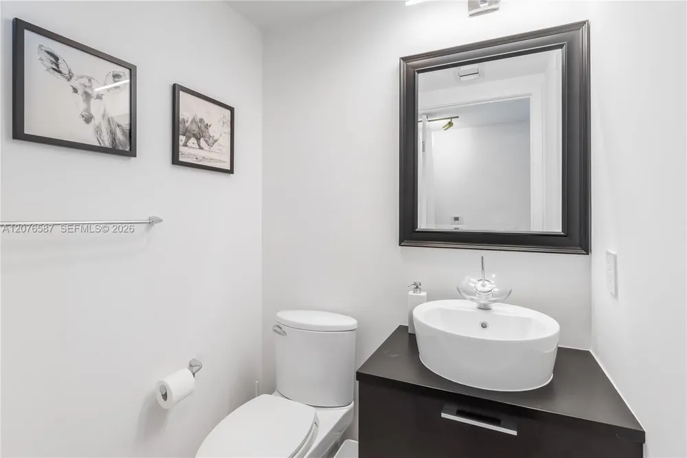 5875 Collins Ave #903 Miami Beach, FL 33140