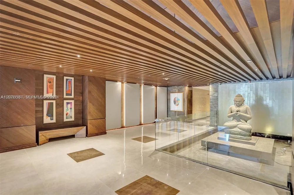 5875 Collins Ave #903 Miami Beach, FL 33140
