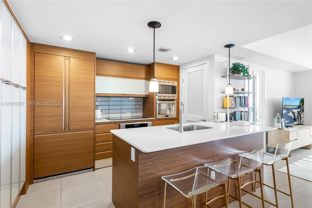 5875 Collins Ave #903 Miami Beach, FL 33140