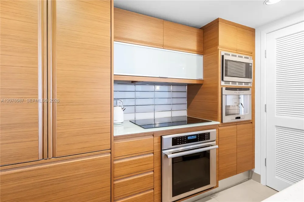 5875 Collins Ave #903 Miami Beach, FL 33140