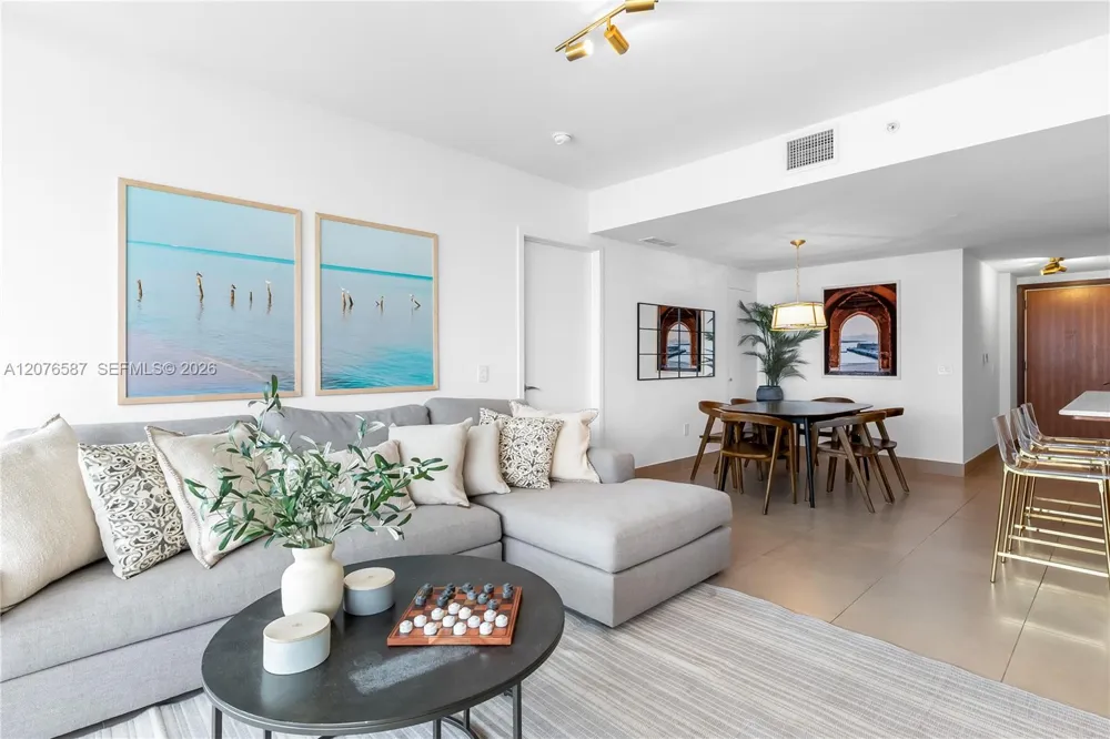 5875 Collins Ave #903 Miami Beach, FL 33140