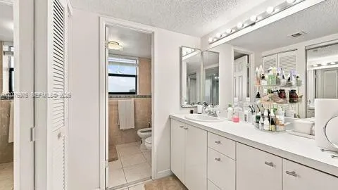 210 174 St #2401 Sunny Isles Beach, FL 33160