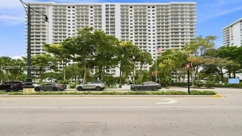 210 174 St #2401 Sunny Isles Beach, FL 33160