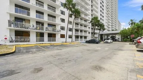 210 174 St #2401 Sunny Isles Beach, FL 33160