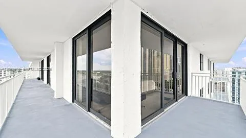 210 174 St #2401 Sunny Isles Beach, FL 33160