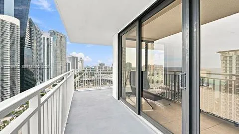 210 174 St #2401 Sunny Isles Beach, FL 33160