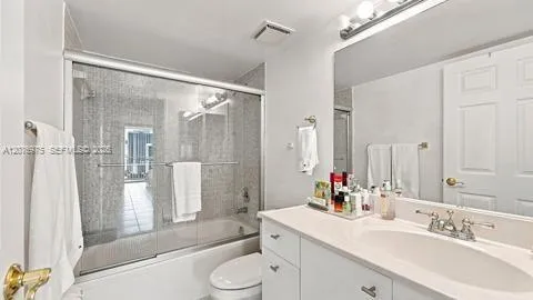 210 174 St #2401 Sunny Isles Beach, FL 33160