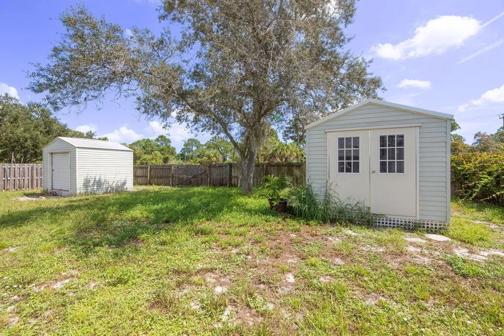 1337 SE ROANOKE STREET Port St. Lucie, FL 34952