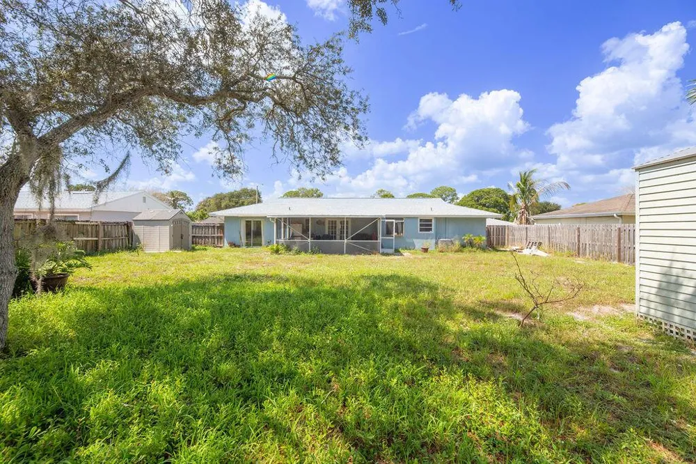 1337 SE ROANOKE STREET Port St. Lucie, FL 34952