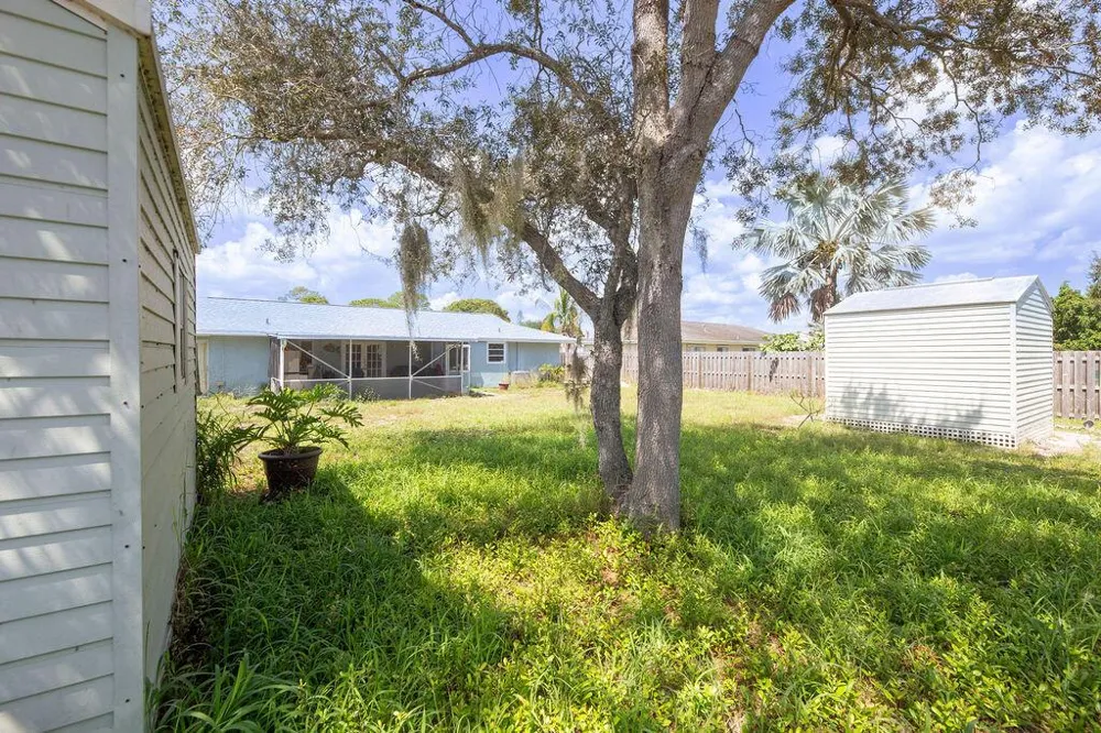 1337 SE ROANOKE STREET Port St. Lucie, FL 34952
