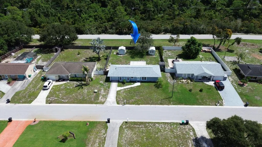 1337 SE ROANOKE STREET Port St. Lucie, FL 34952